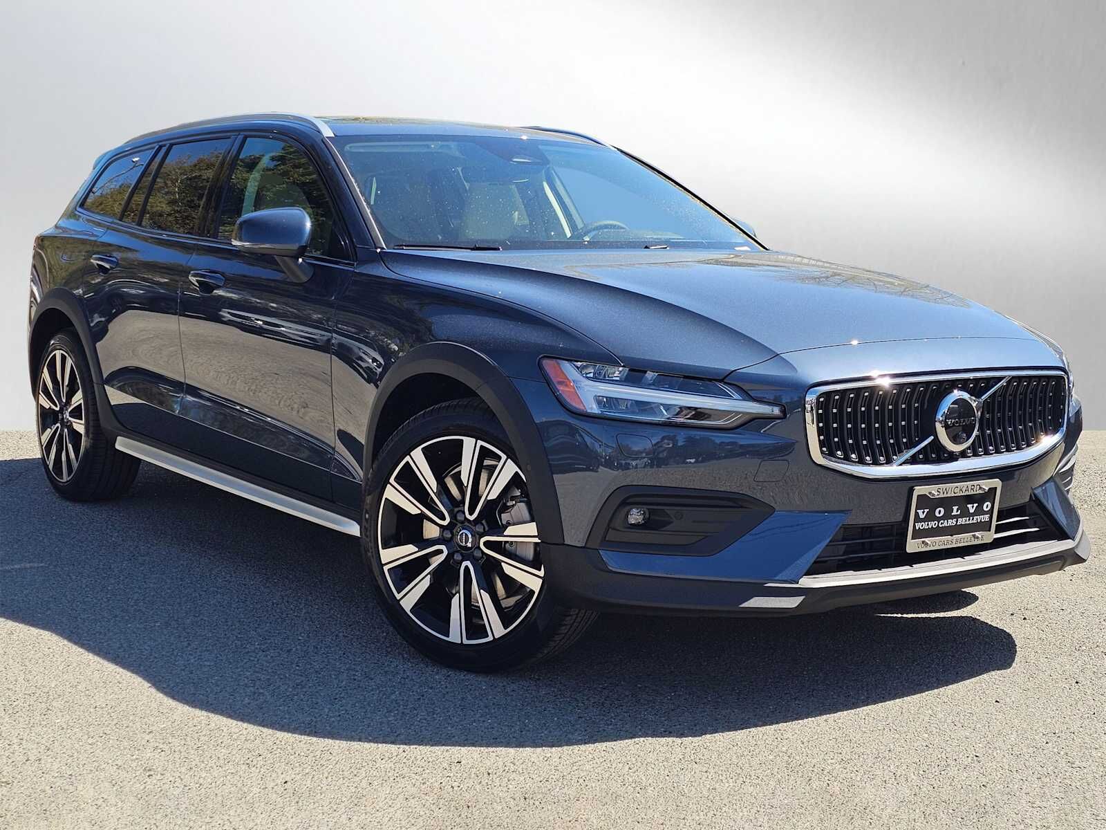 2026 VOLVO V60CC
