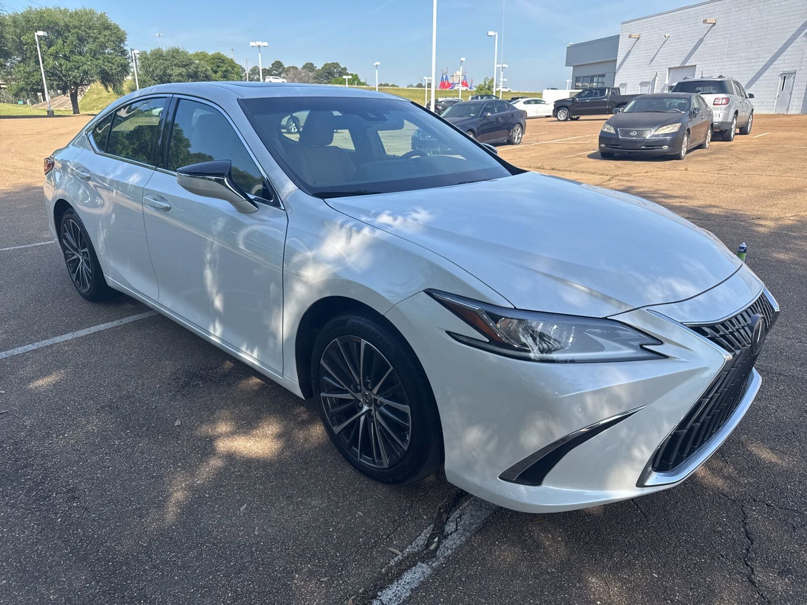 2022 LEXUS ES