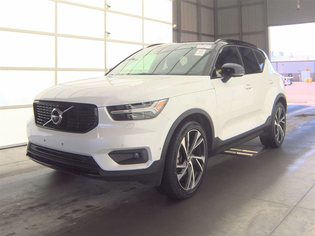 2019 VOLVO XC40