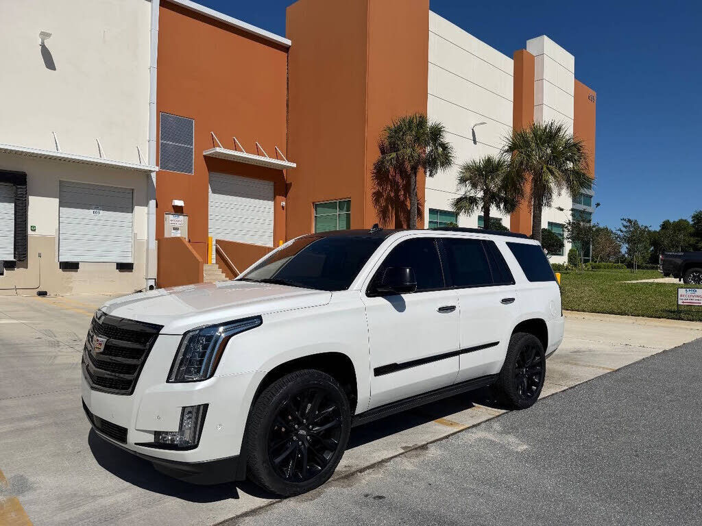 2017 CADILLAC Escalade