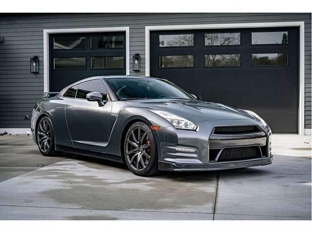 2015 NISSAN GT-R