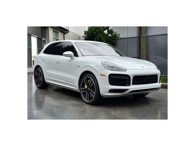 2022 PORSCHE Cayenne