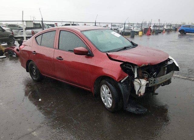 2016 NISSAN Versa