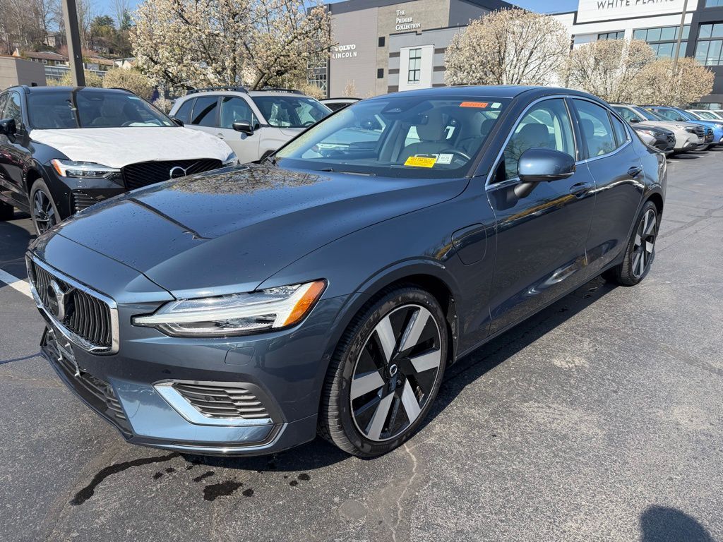 2023 VOLVO S60
