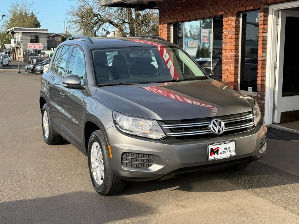 2016 VOLKSWAGEN Tiguan