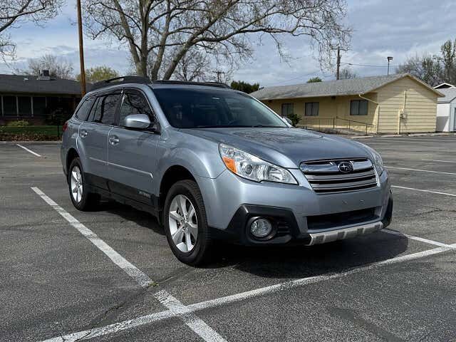 2013 SUBARU Outback