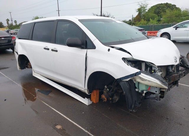 2013 TOYOTA Sienna