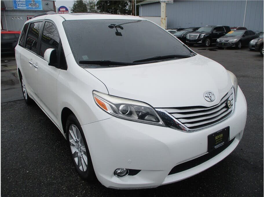 2015 TOYOTA Sienna