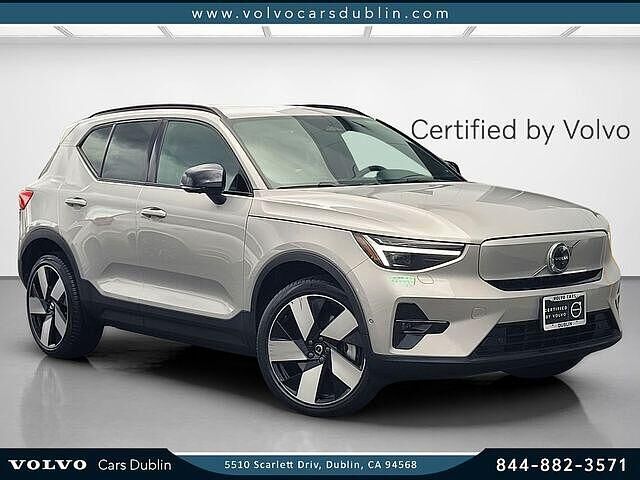 2023 VOLVO XC40
