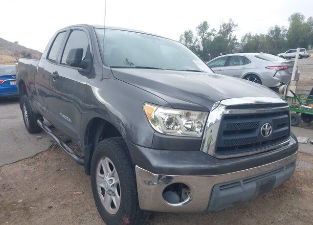 2011 TOYOTA Tundra