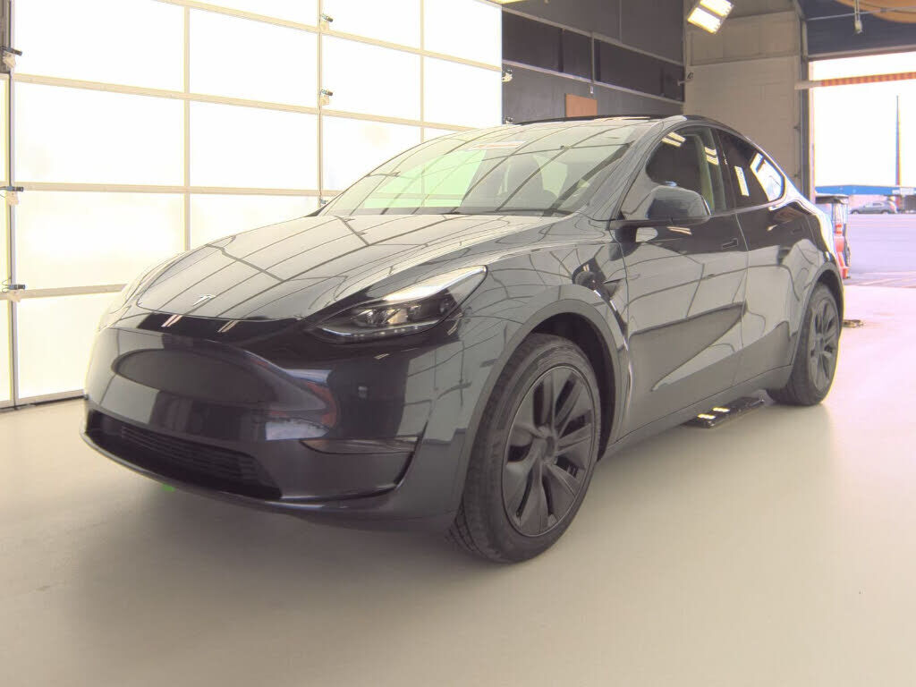 2025 TESLA Model Y