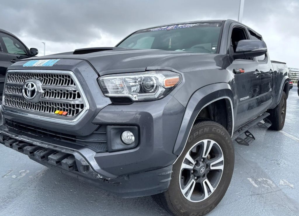 2017 TOYOTA Tacoma