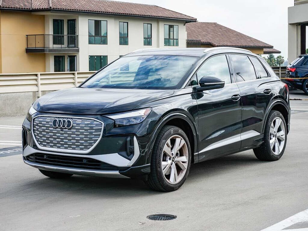 2023 AUDI Q4