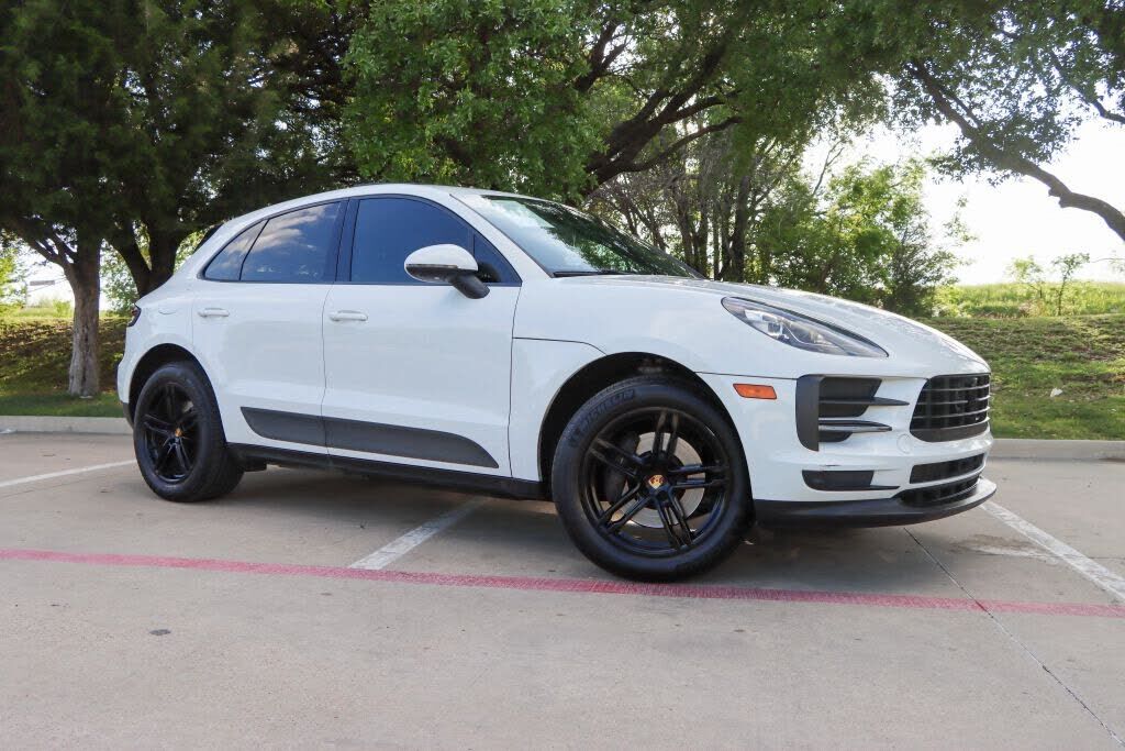 2020 PORSCHE Macan