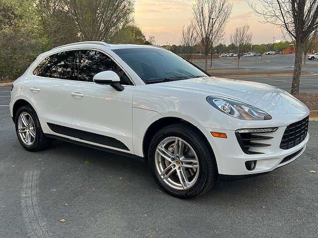 2016 PORSCHE Macan