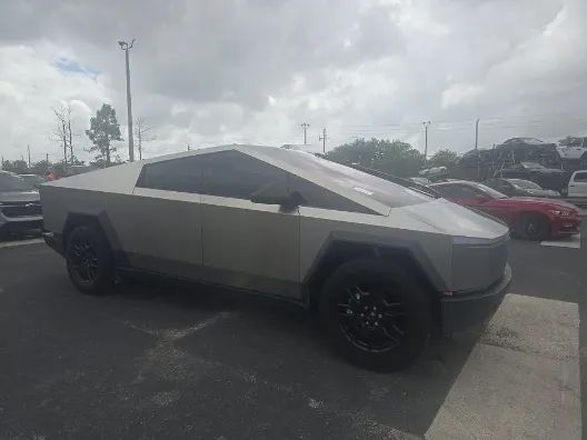 2024 TESLA Cybertruck