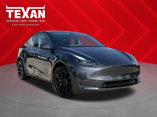 2025 TESLA Model Y