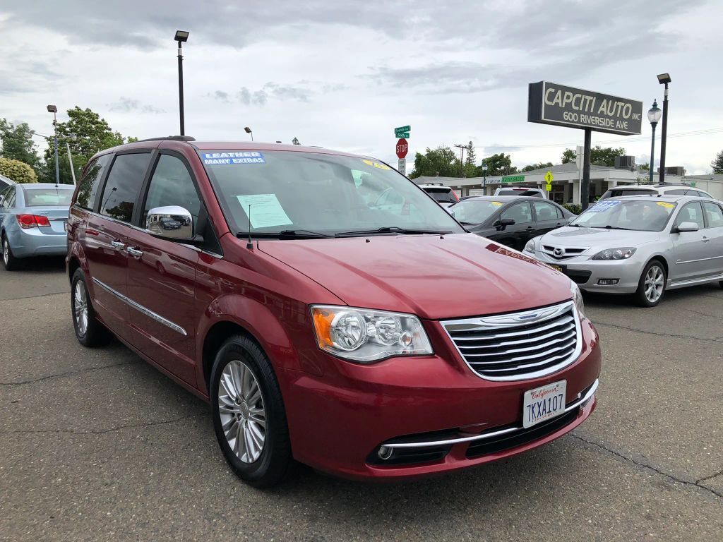 2015 CHRYSLER Town and Country