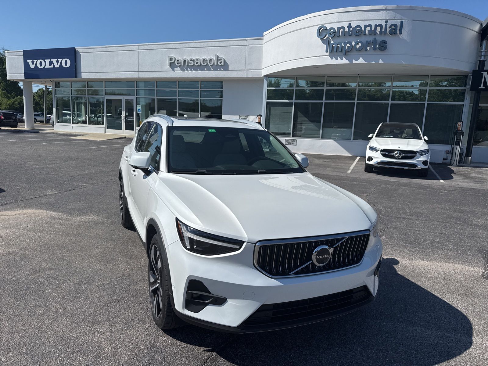2023 VOLVO XC40