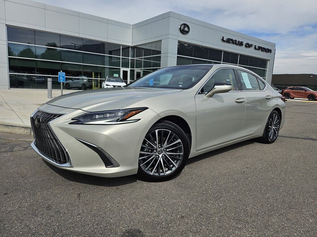 2025 LEXUS ES