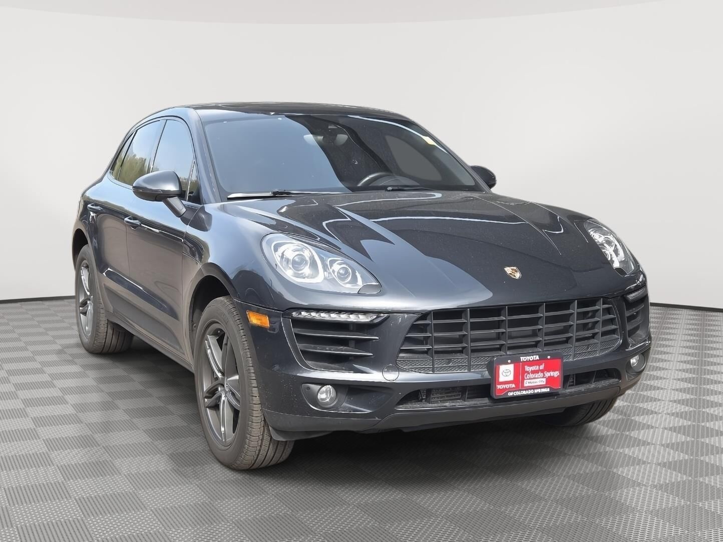 2018 PORSCHE Macan