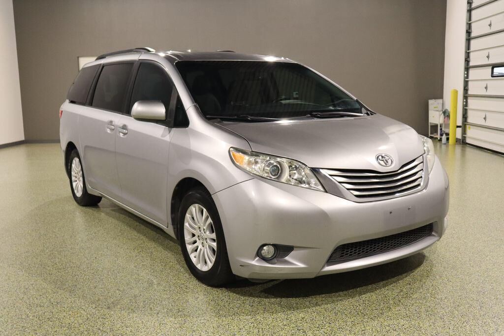 2017 TOYOTA Sienna