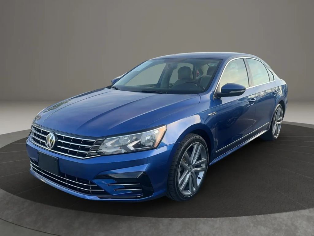 2017 VOLKSWAGEN Passat