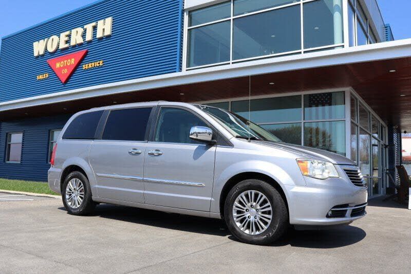 2014 CHRYSLER Town and Country