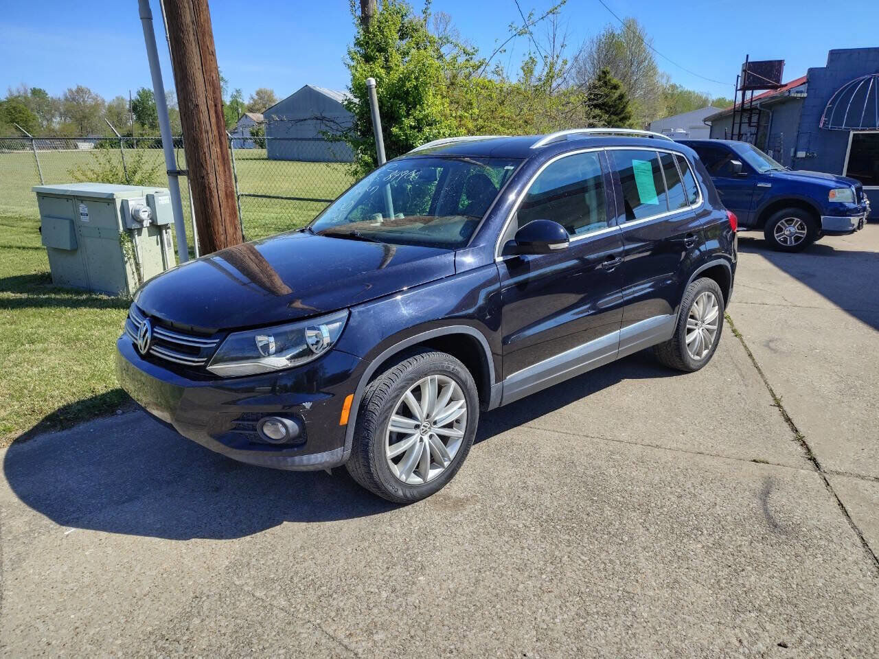 2012 VOLKSWAGEN Tiguan
