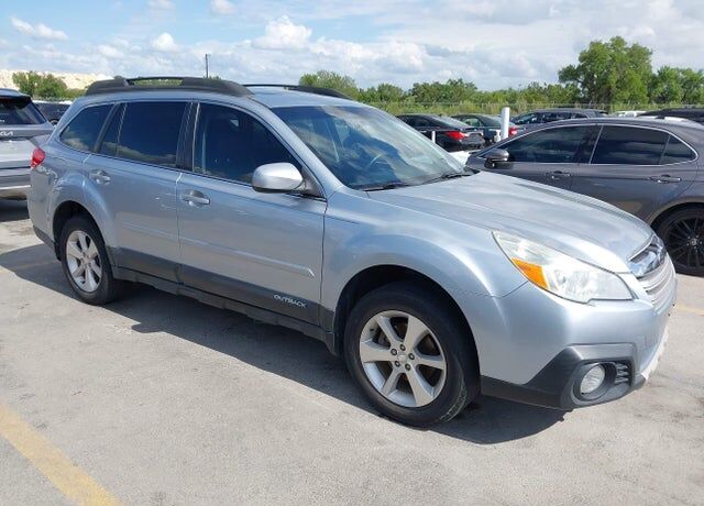 2013 SUBARU Outback