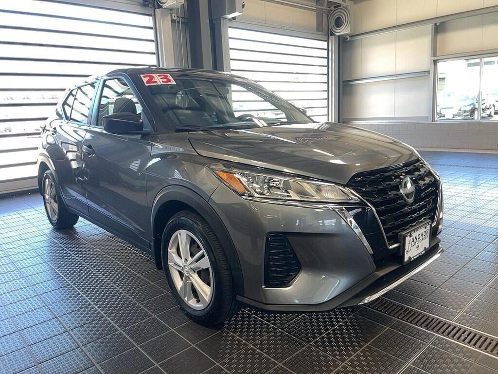 2023 NISSAN Kicks