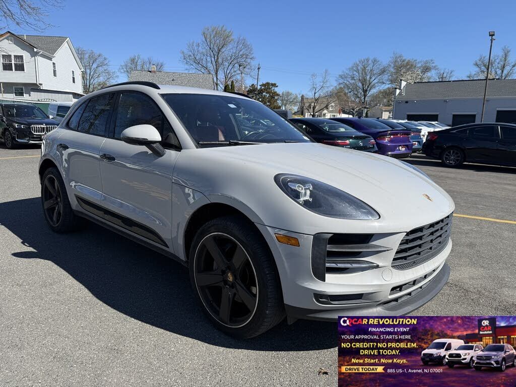 2020 PORSCHE Macan