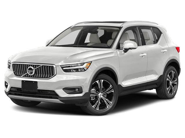 2022 VOLVO XC40