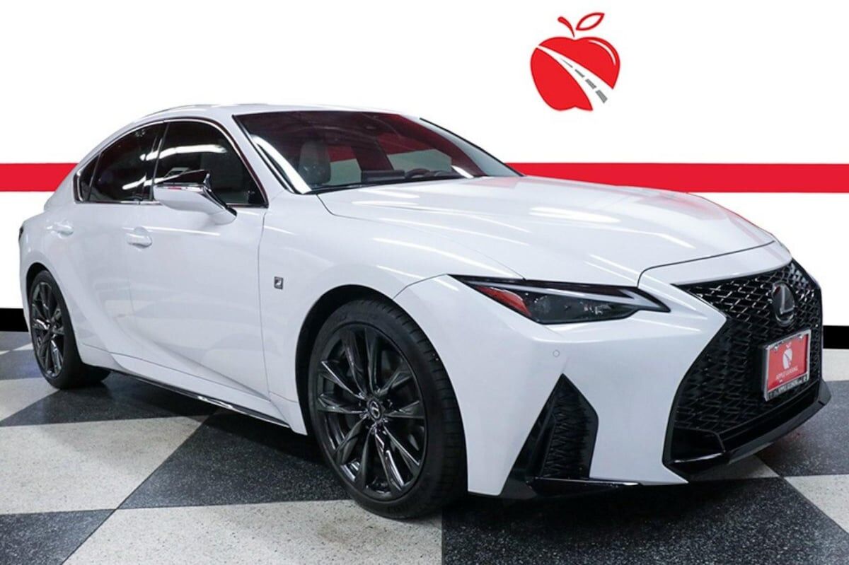 2022 LEXUS IS