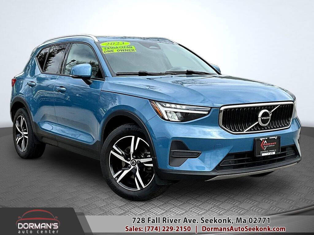 2023 VOLVO XC40