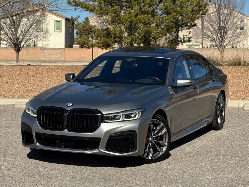 2022 BMW M7
