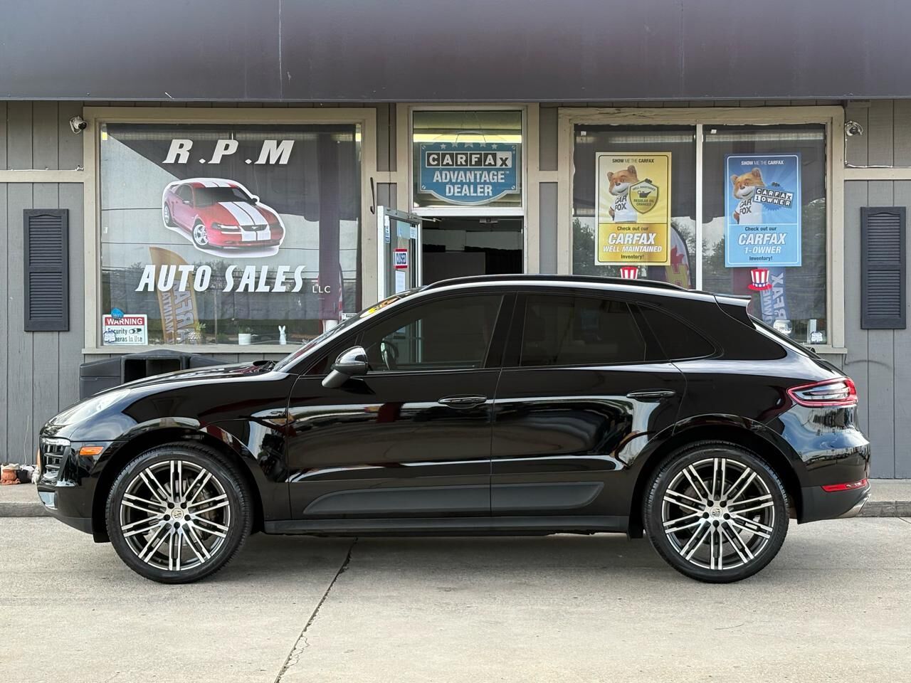 2017 PORSCHE Macan
