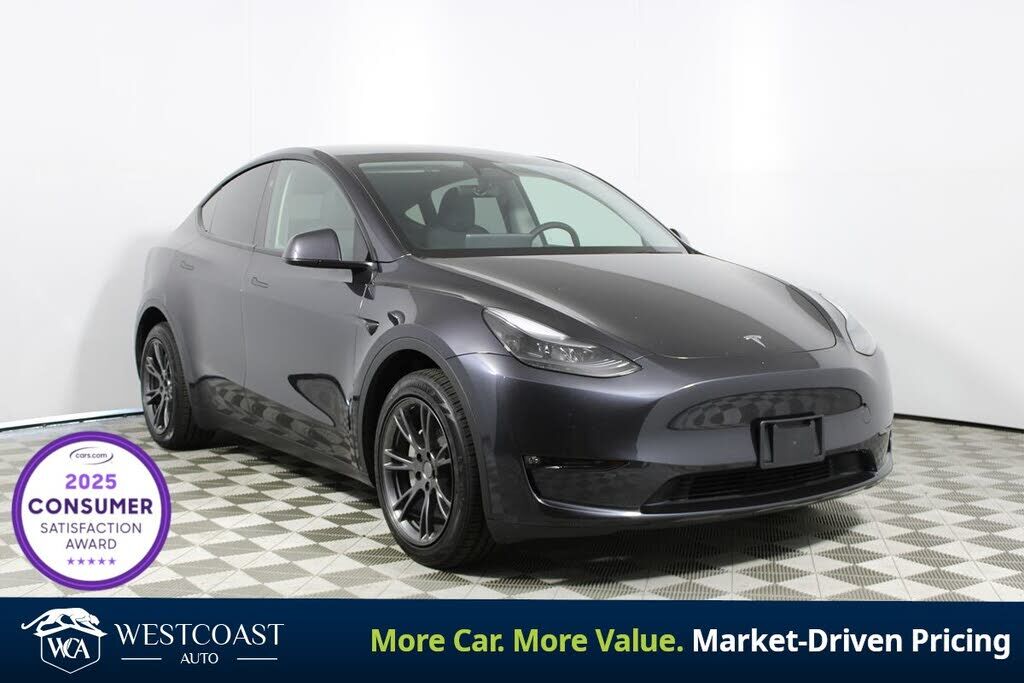 2024 TESLA Model Y