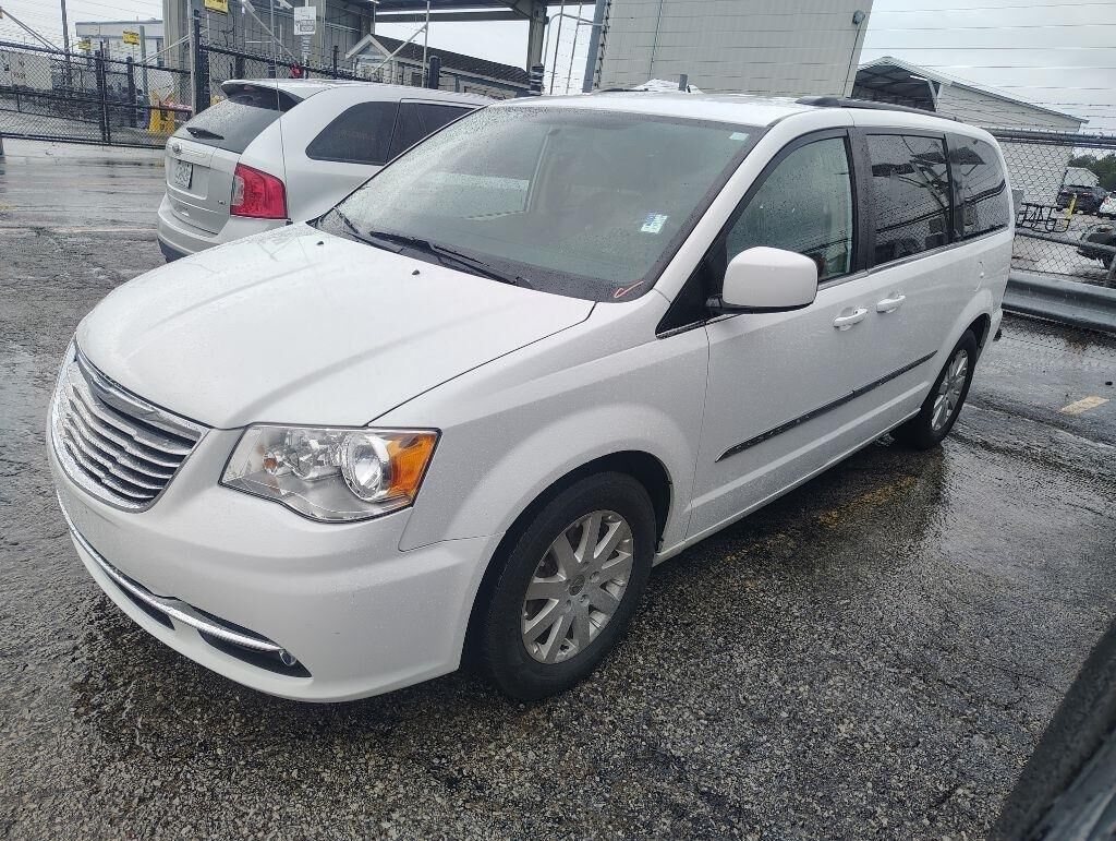 2014 CHRYSLER Town and Country