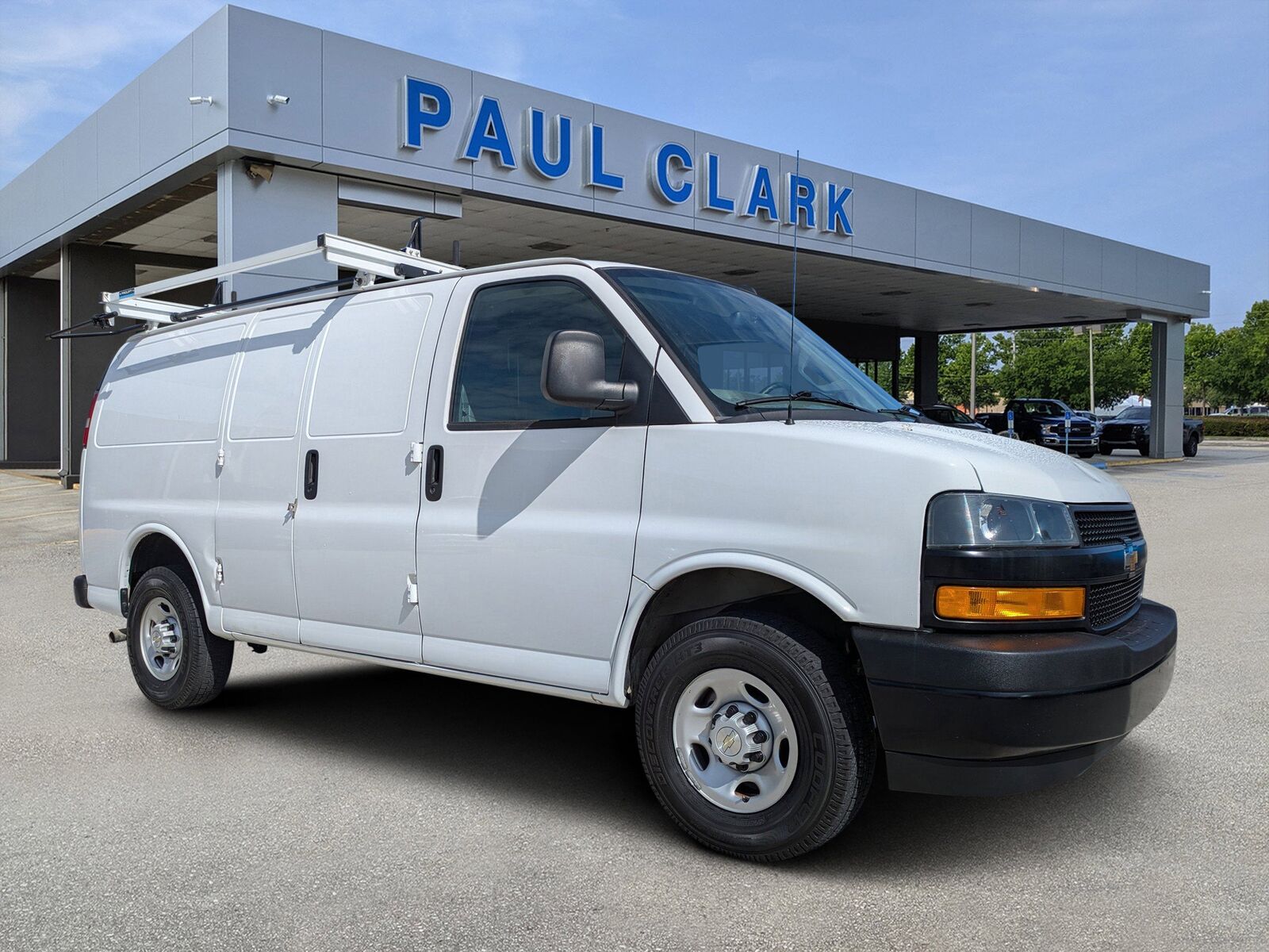 2023 CHEVROLET Express