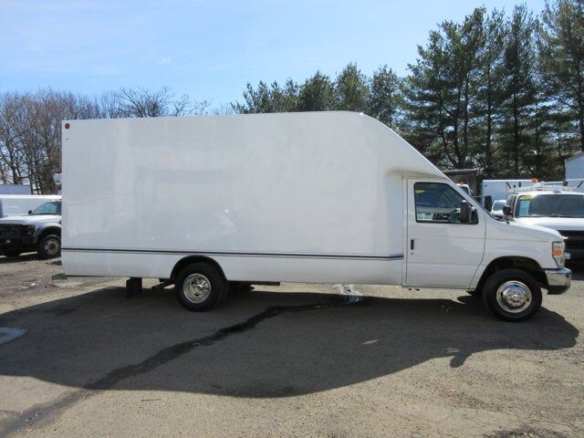 2010 FORD E-450