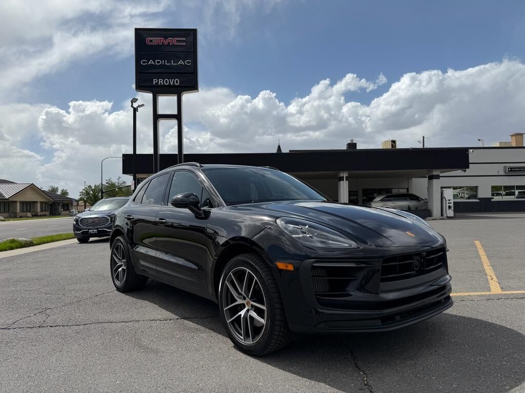 2024 PORSCHE Macan
