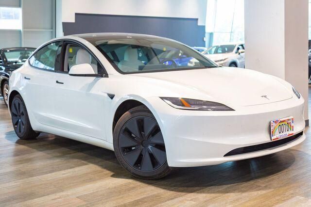 2025 TESLA Model 3