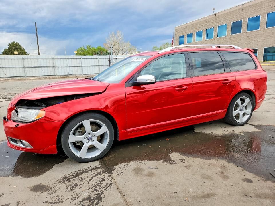 2010 VOLVO V70
