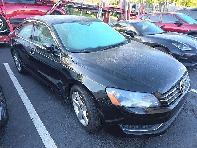 2013 VOLKSWAGEN Passat