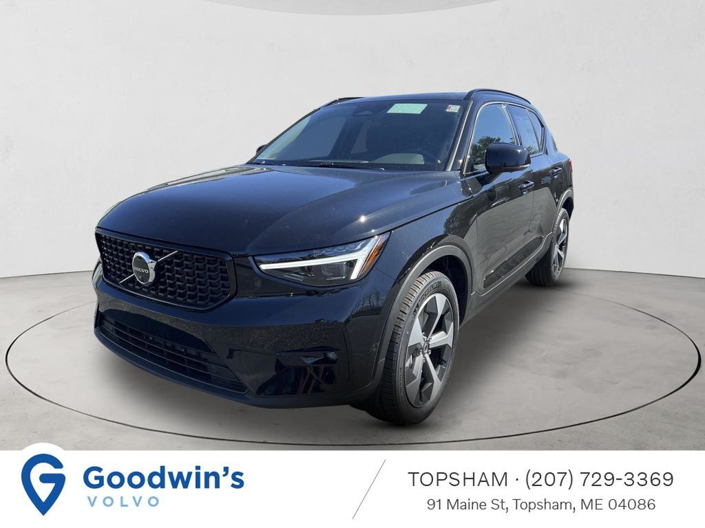 2026 VOLVO XC40