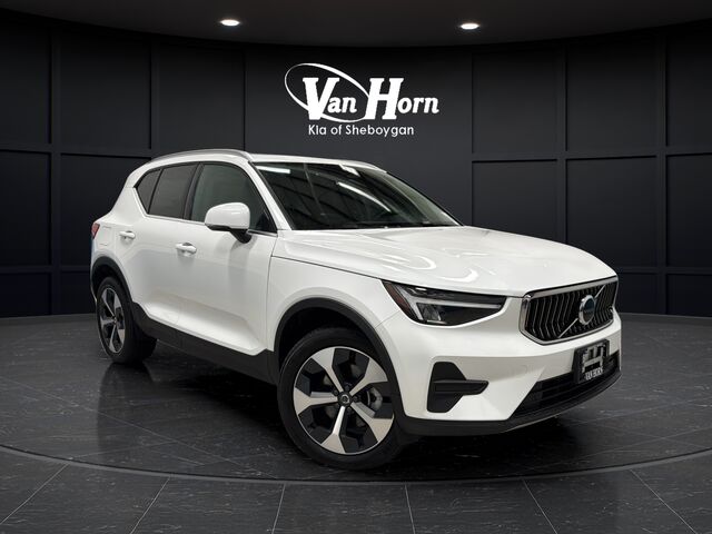 2025 VOLVO XC40