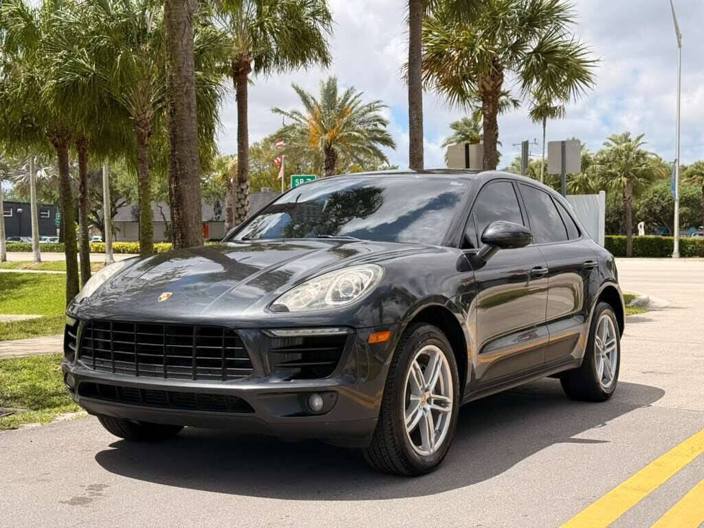 2017 PORSCHE Macan