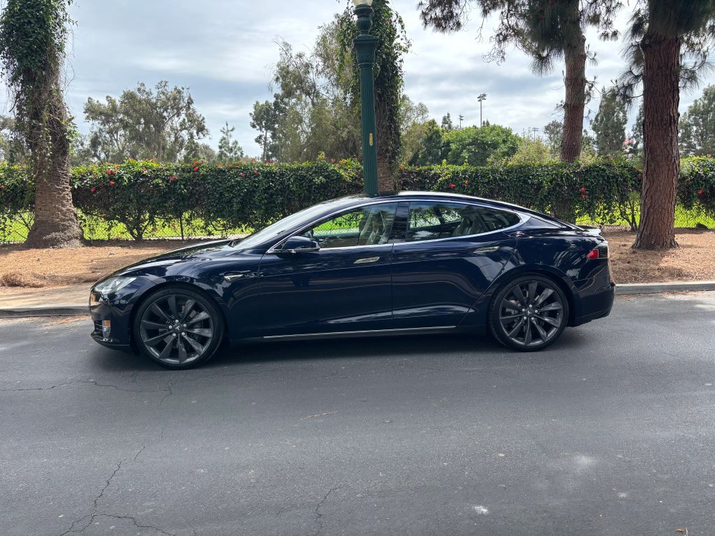 2014 TESLA Model S