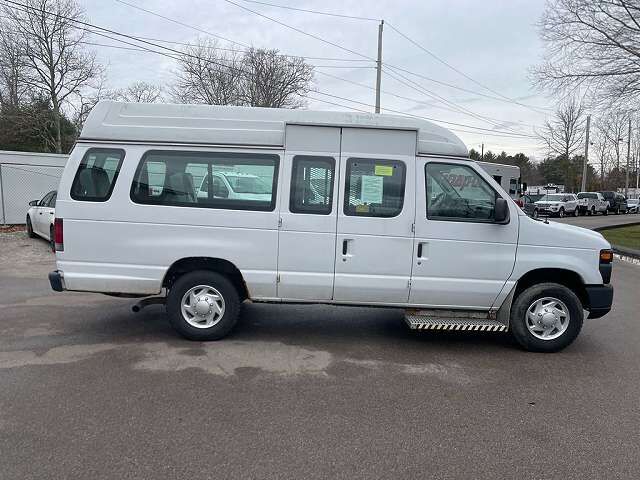 2013 FORD E-350